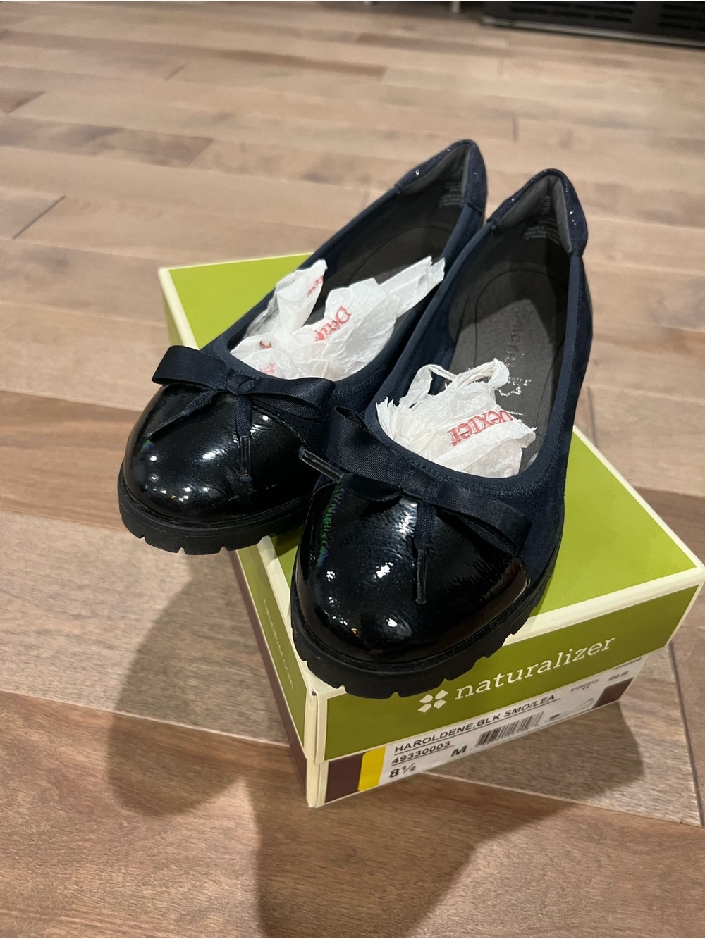 Naturalizer Navy and Black Patent Bow Flats